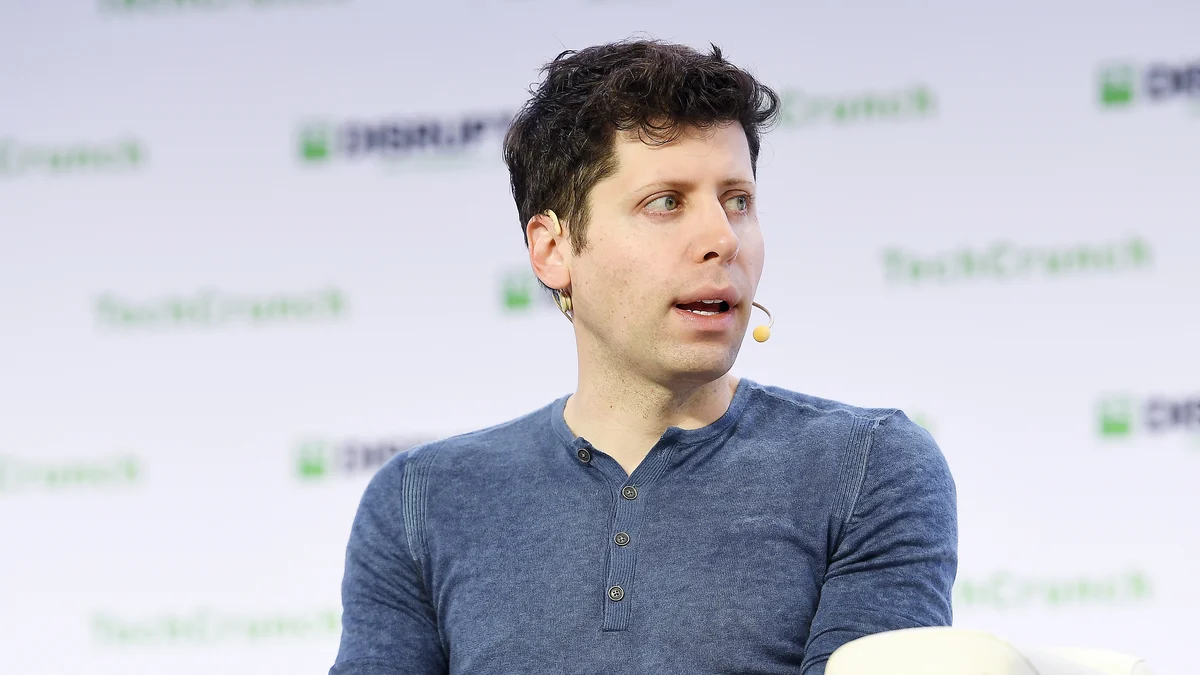 סם אלטמן, מנכ״ל OpenAI, מדבר על הבמה בכנס TechCrunch Disrupt בסן פרנסיסקו, 2019